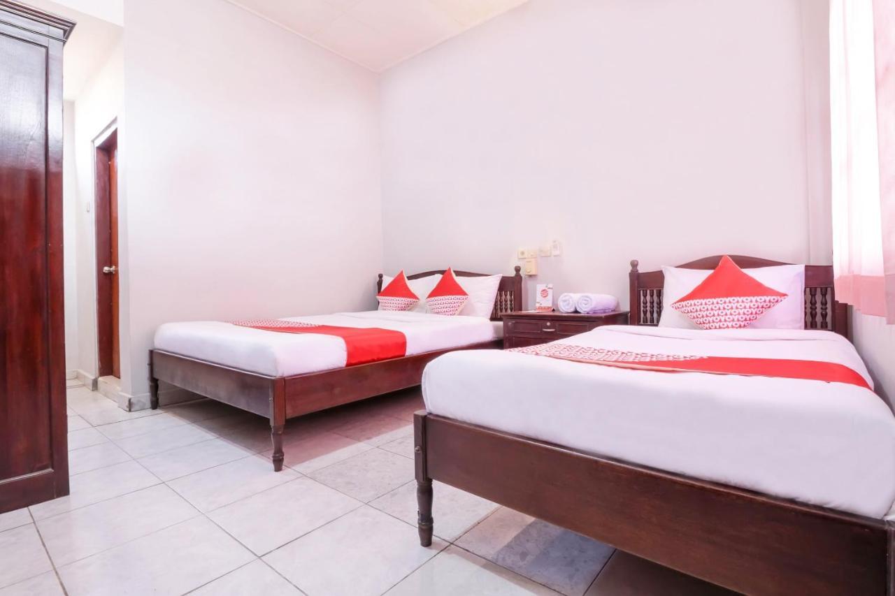 Hotel Oyo 2411 Taman Mekar 2 2*