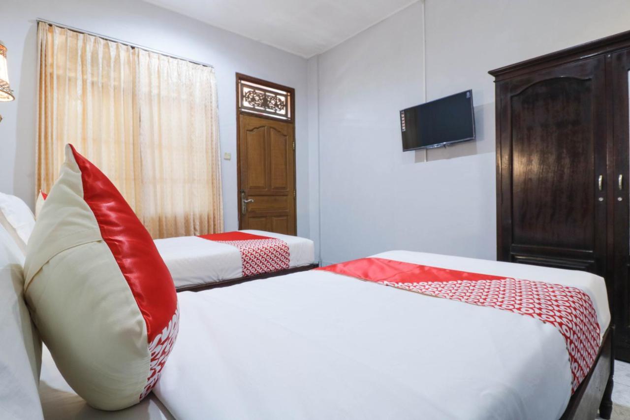 Oyo 2411 Taman Mekar 2 2*